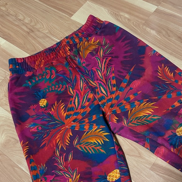 FARM Rio Women Colorful Jungle Print Joggers - Picture 2 of 5